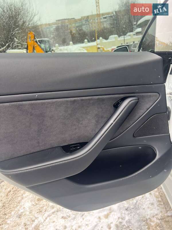 Седан Tesla Model 3 2017 в Львові