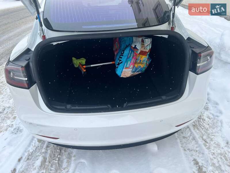 Седан Tesla Model 3 2017 в Львові