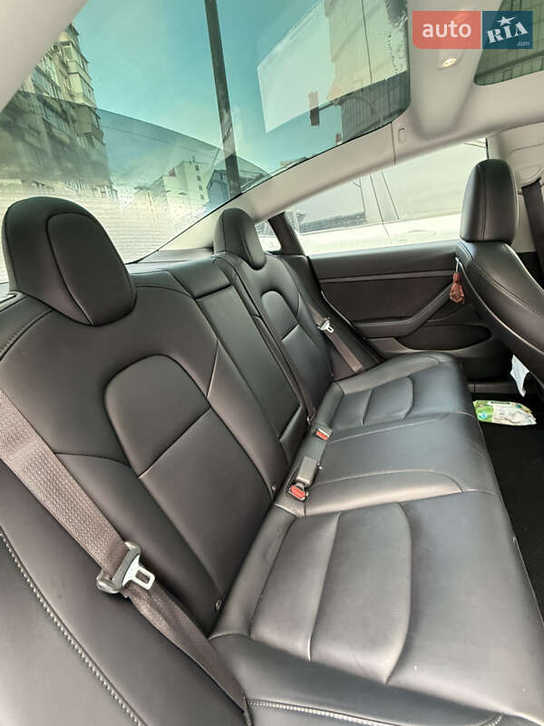 Седан Tesla Model 3 2023 в Києві