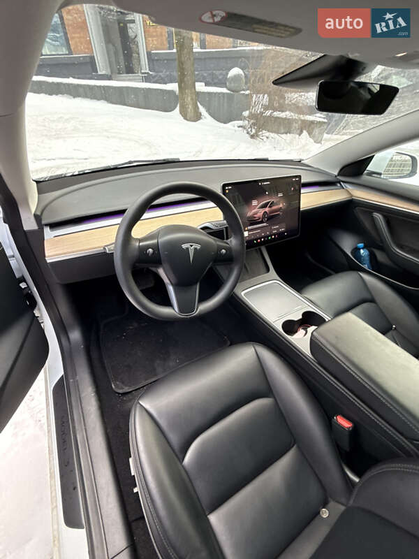 Седан Tesla Model 3 2023 в Києві