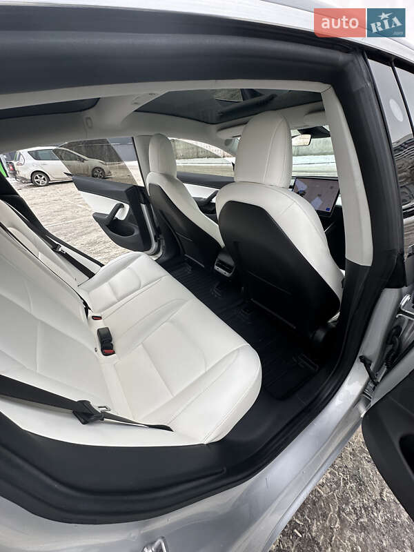 Седан Tesla Model 3 2018 в Киеве