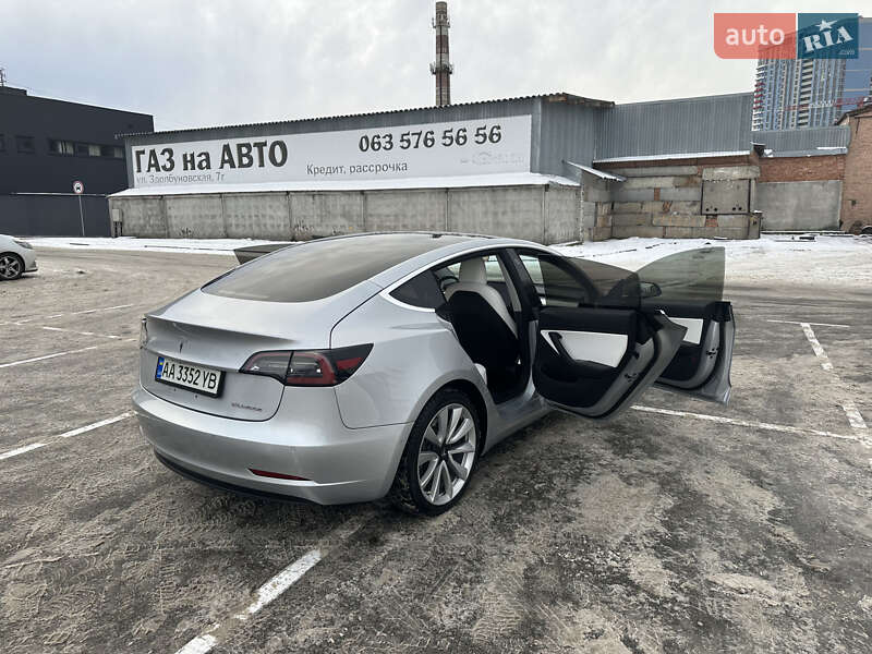 Седан Tesla Model 3 2018 в Киеве