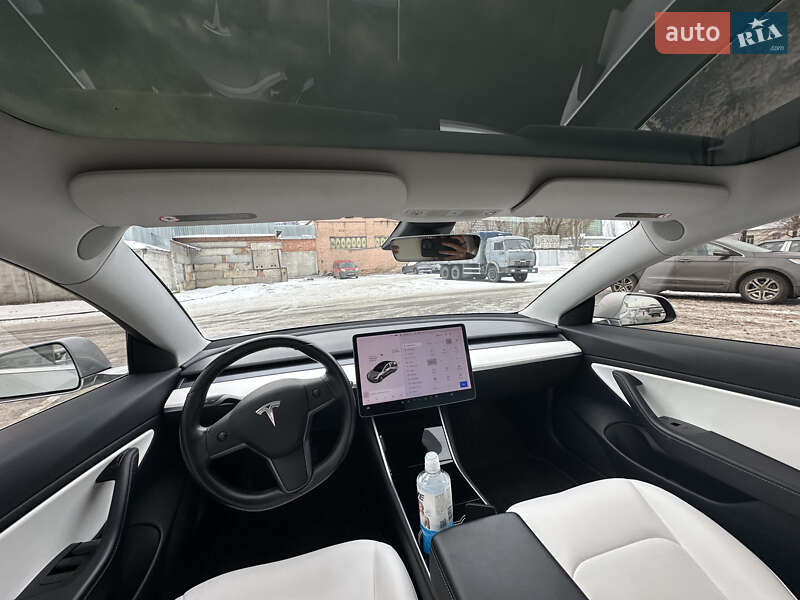Седан Tesla Model 3 2018 в Киеве
