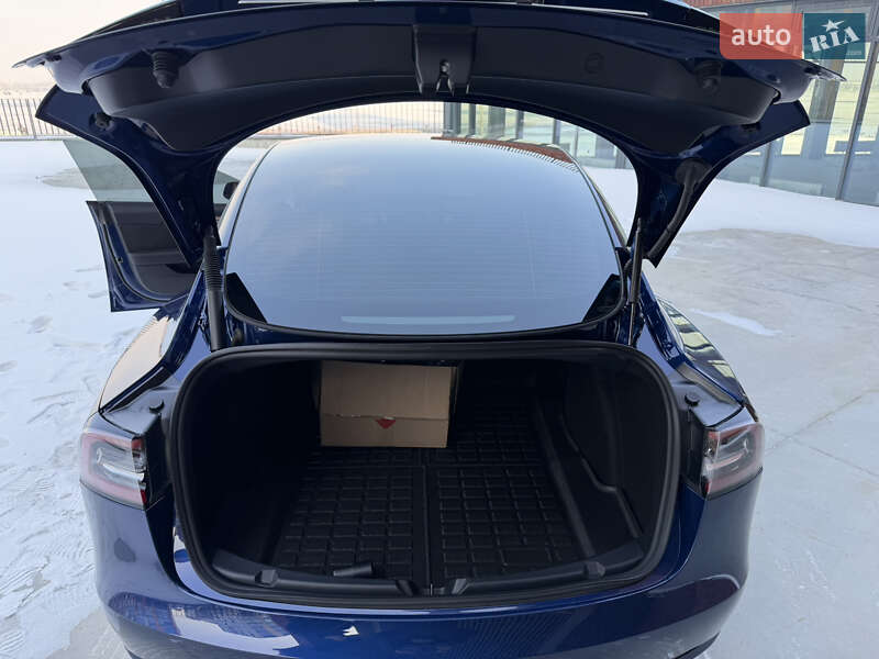 Седан Tesla Model 3 2023 в Днепре