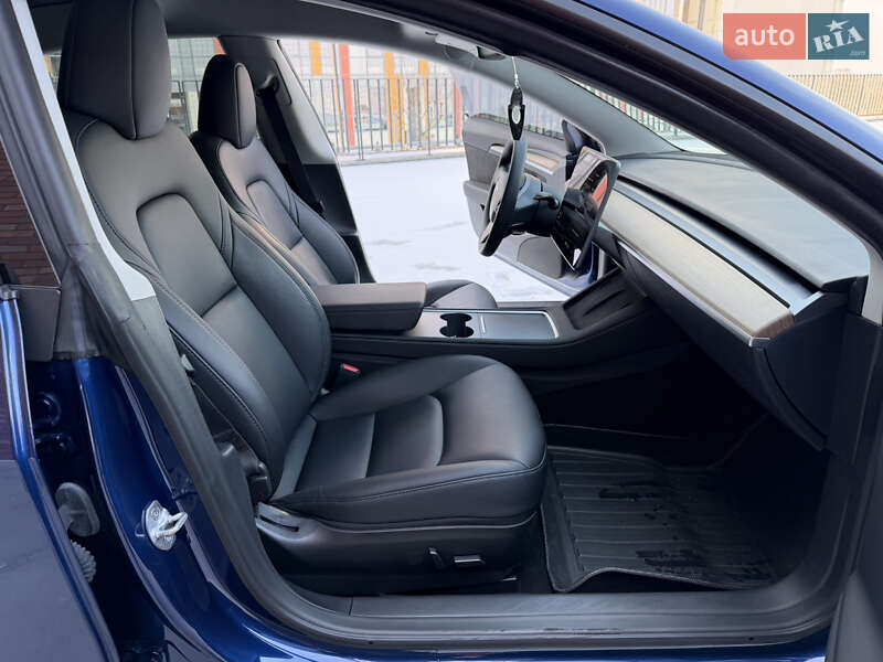 Седан Tesla Model 3 2023 в Днепре