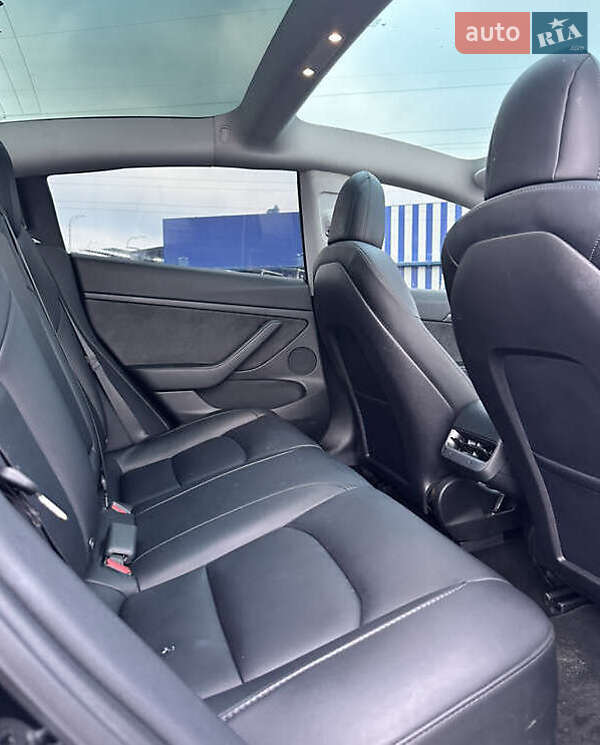 Седан Tesla Model 3 2021 в Киеве