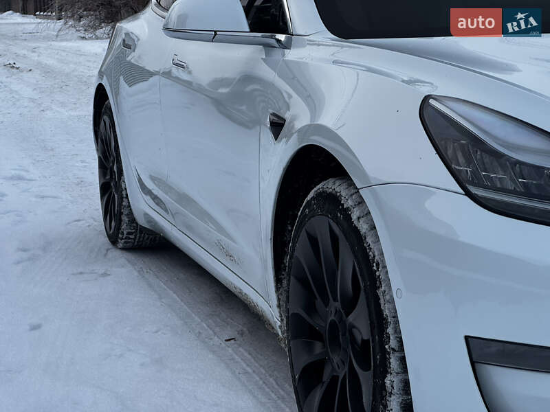 Седан Tesla Model 3 2019 в Киеве