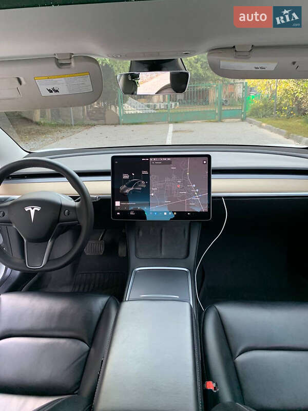 Седан Tesla Model 3 2021 в Львове