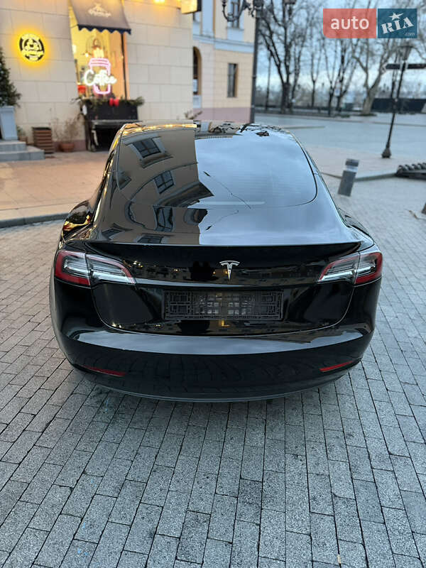 Седан Tesla Model 3 2023 в Одессе