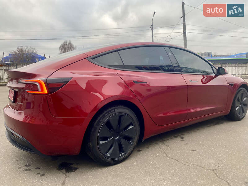 Седан Tesla Model 3 2024 в Чернигове