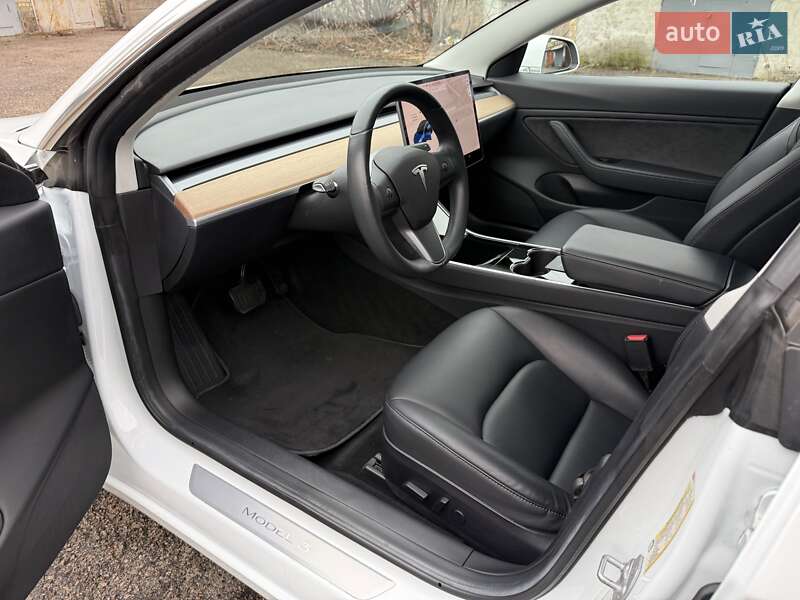 Седан Tesla Model 3 2018 в Киеве