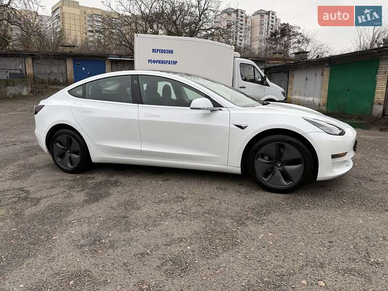 Седан Tesla Model 3 2018 в Киеве