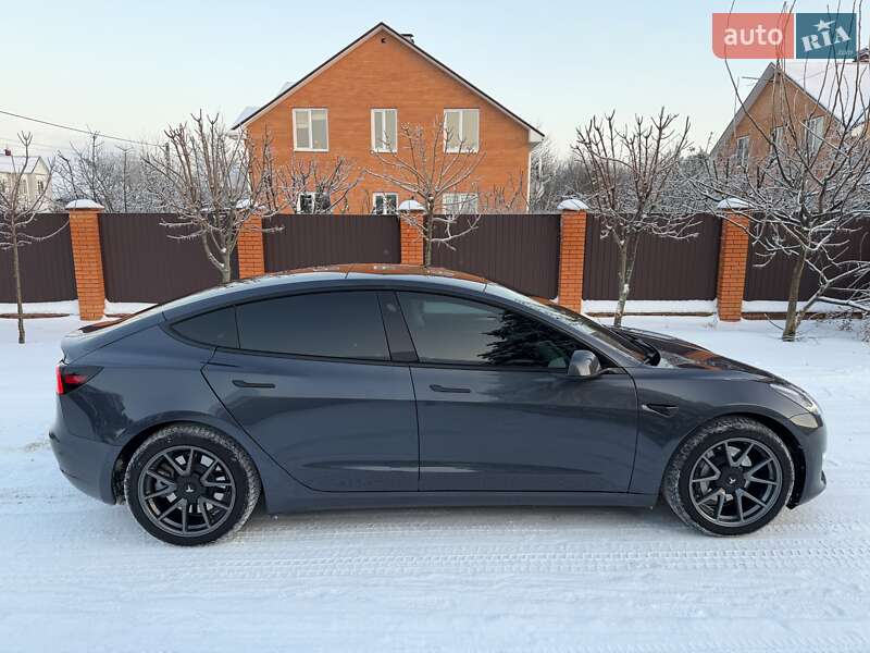 Седан Tesla Model 3 2022 в Киеве
