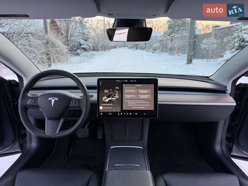 Седан Tesla Model 3 2022 в Киеве