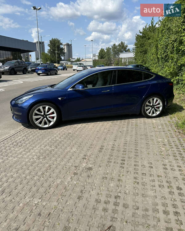 Седан Tesla Model 3 2018 в Львове