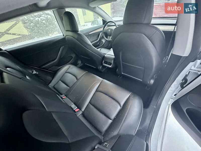 Седан Tesla Model 3 2021 в Виннице