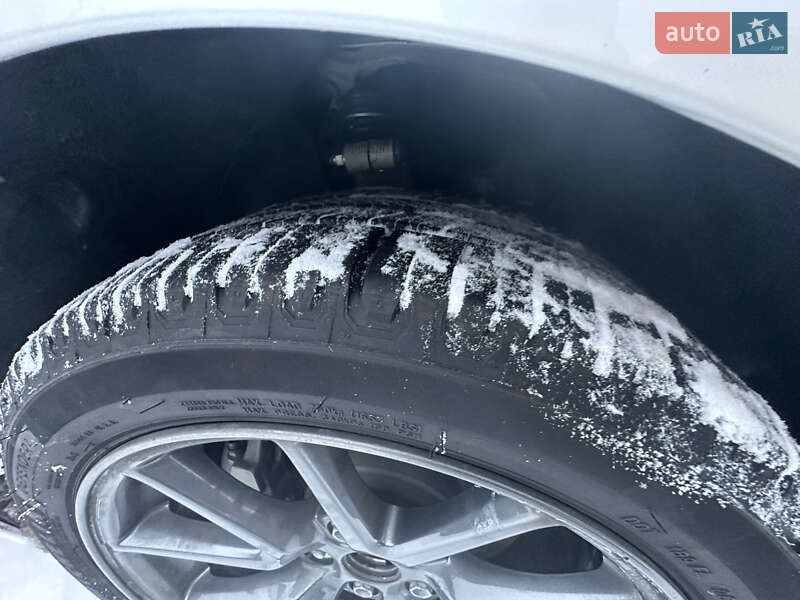 Седан Tesla Model 3 2021 в Виннице