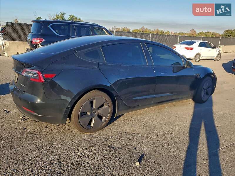 Седан Tesla Model 3 2021 в Киеве