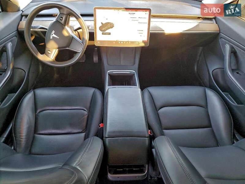 Седан Tesla Model 3 2021 в Киеве