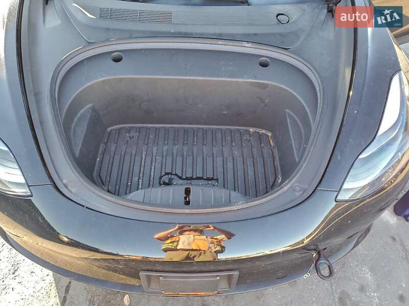 Седан Tesla Model 3 2021 в Киеве