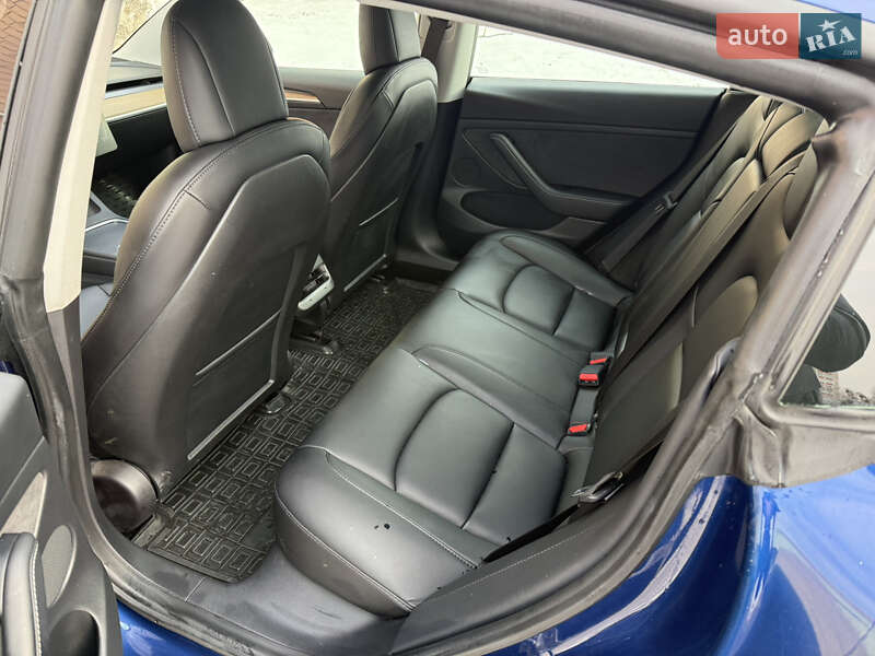 Седан Tesla Model 3 2021 в Киеве