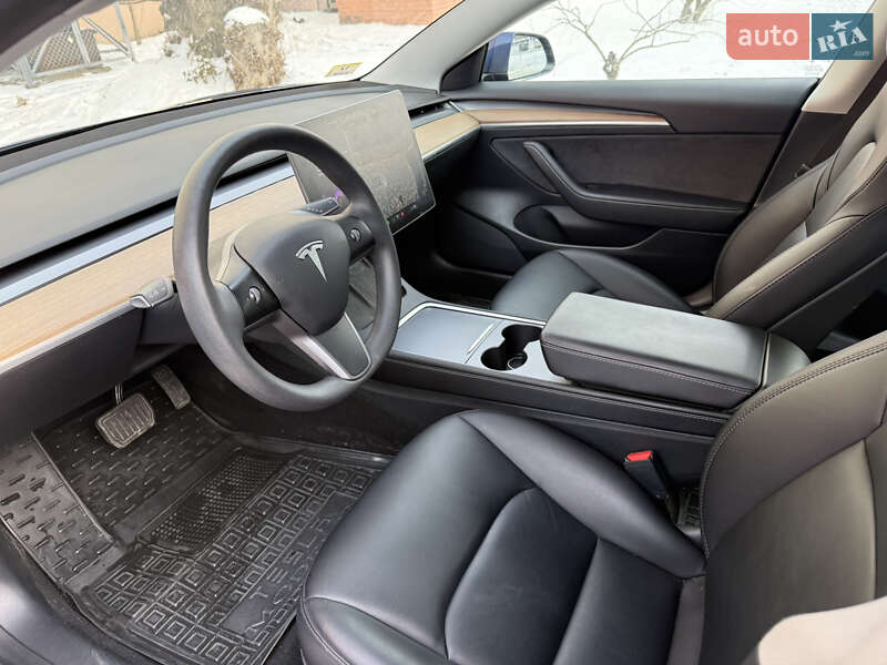 Седан Tesla Model 3 2021 в Киеве