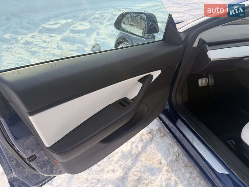 Седан Tesla Model 3 2019 в Тернополе