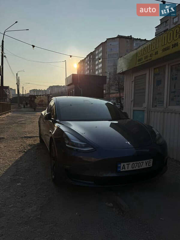 Седан Tesla Model 3 2022 в Ивано-Франковске