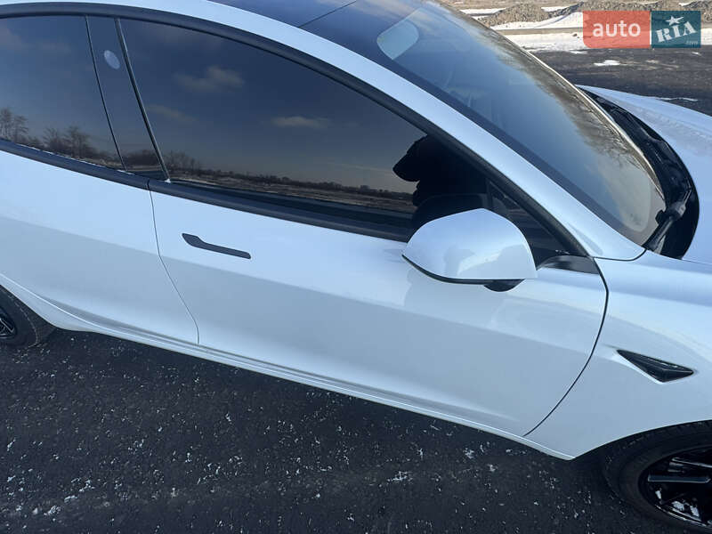 Седан Tesla Model 3 2022 в Черкассах