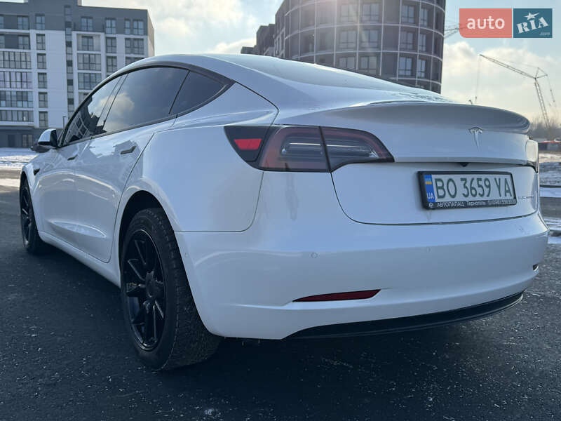 Седан Tesla Model 3 2022 в Черкассах