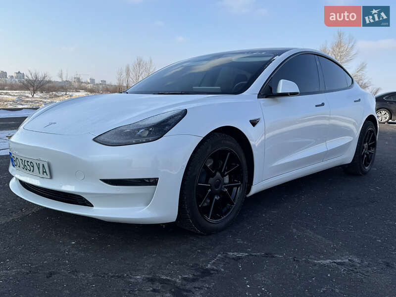 Tesla Model 3 2022