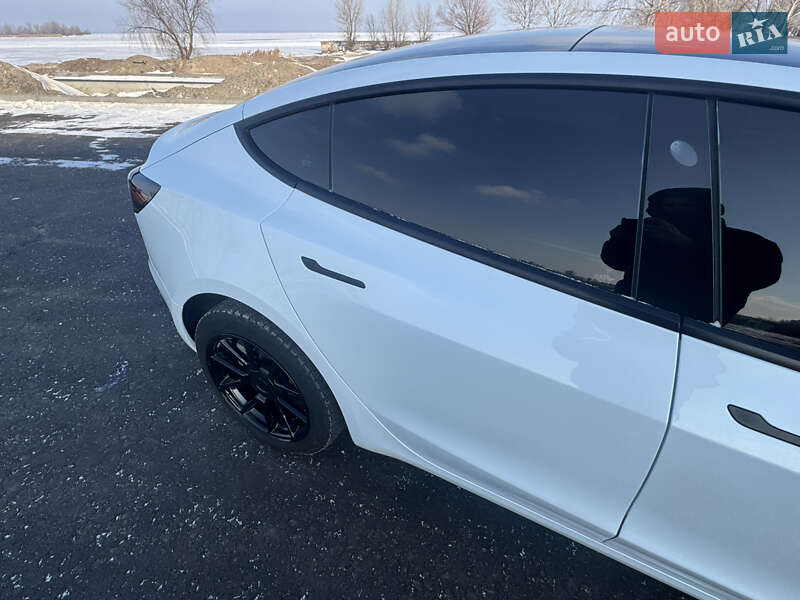 Седан Tesla Model 3 2022 в Черкассах