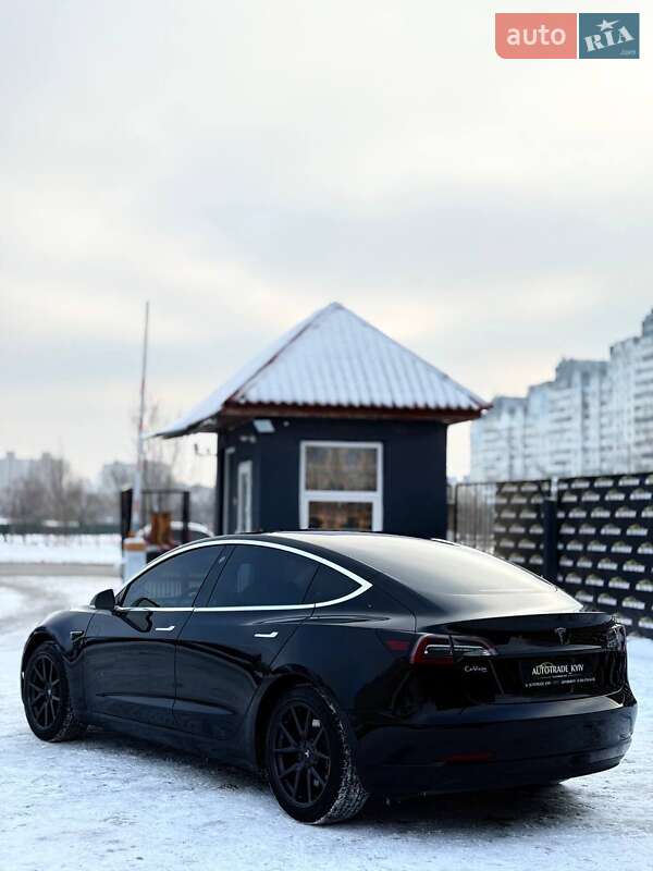 Седан Tesla Model 3 2020 в Киеве