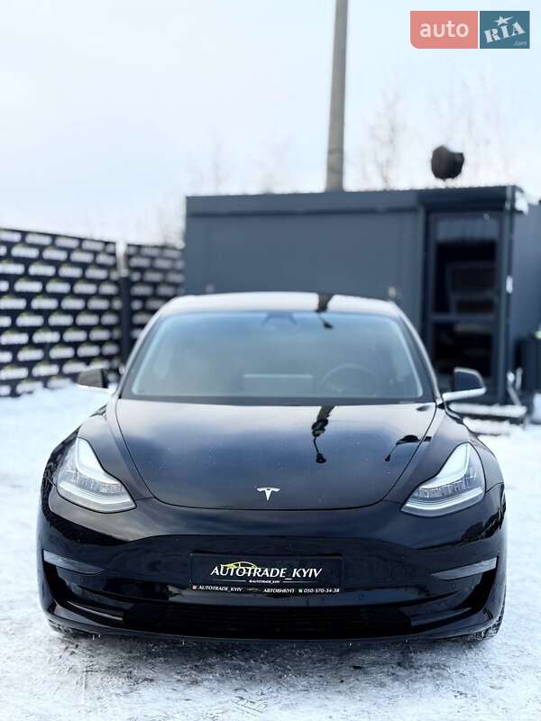 Седан Tesla Model 3 2020 в Киеве