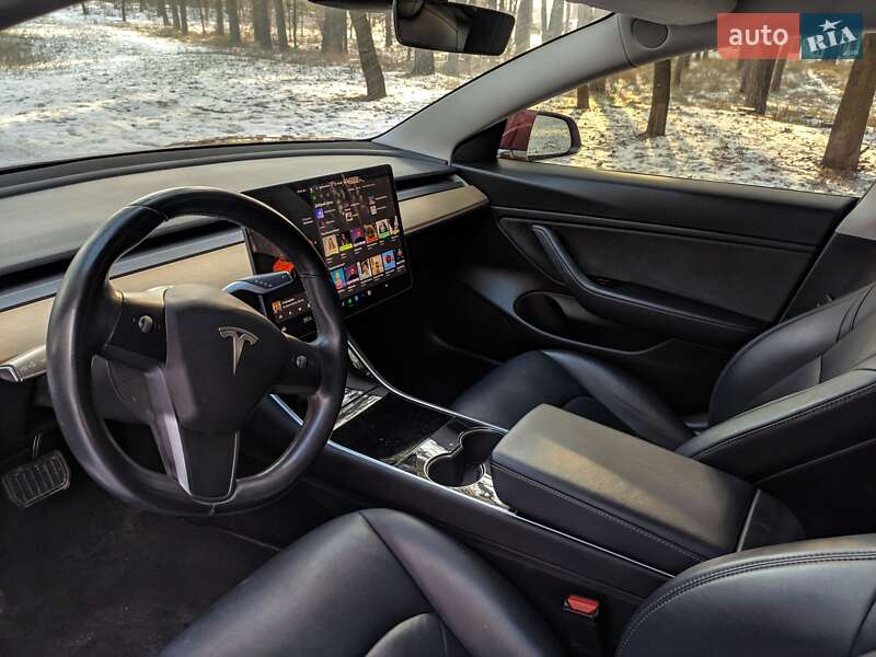 Седан Tesla Model 3 2018 в Черкассах