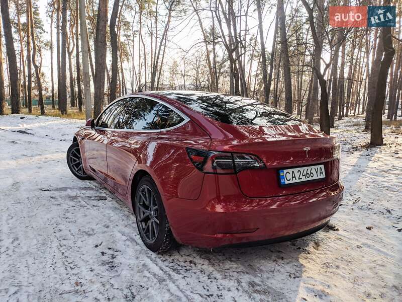 Седан Tesla Model 3 2018 в Черкассах