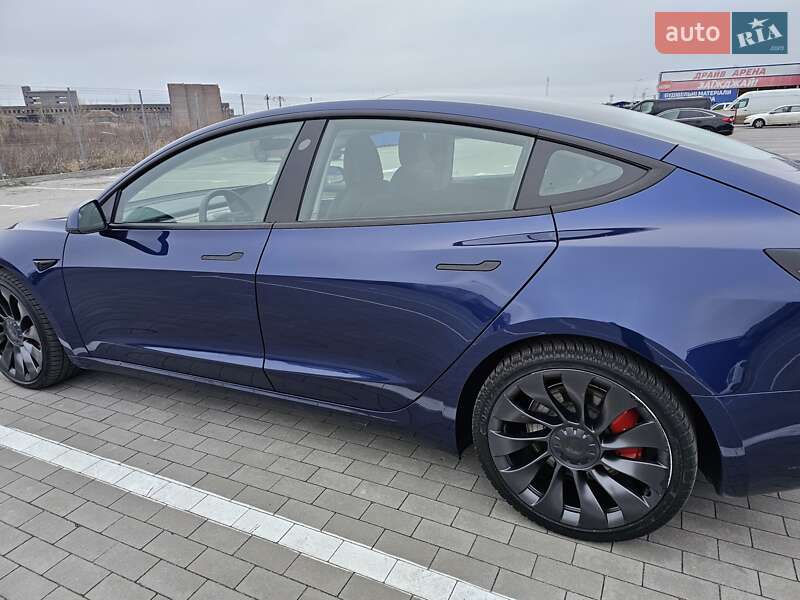 Седан Tesla Model 3 2023 в Виннице