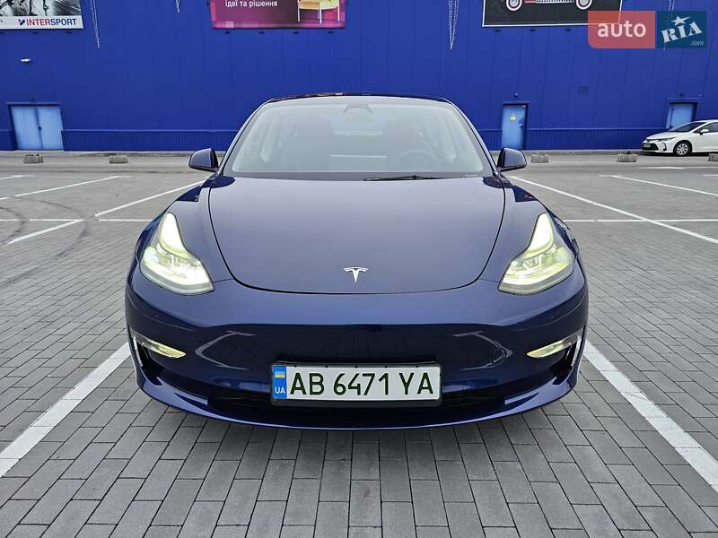 Седан Tesla Model 3 2023 в Виннице