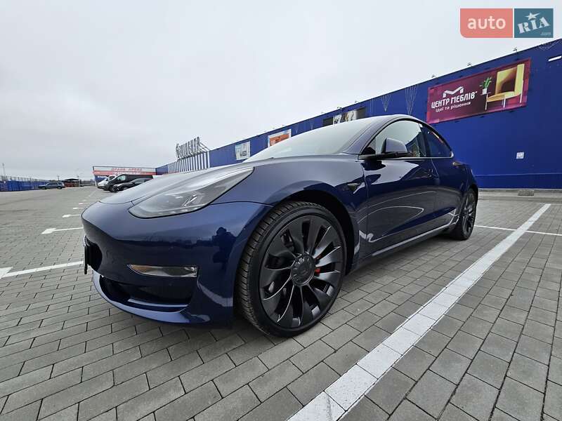 Седан Tesla Model 3 2023 в Виннице