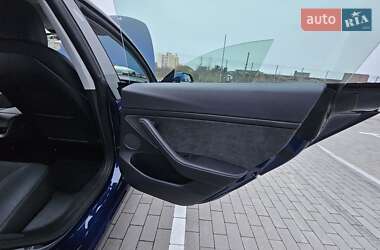 Седан Tesla Model 3 2023 в Виннице