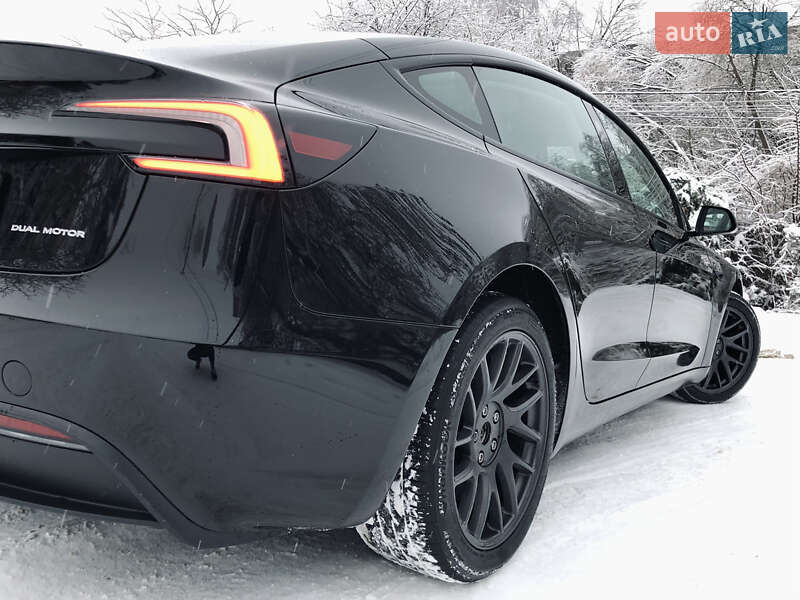 Седан Tesla Model 3 2024 в Ирпене