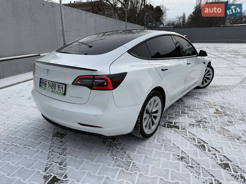 Седан Tesla Model 3 2021 в Николаеве