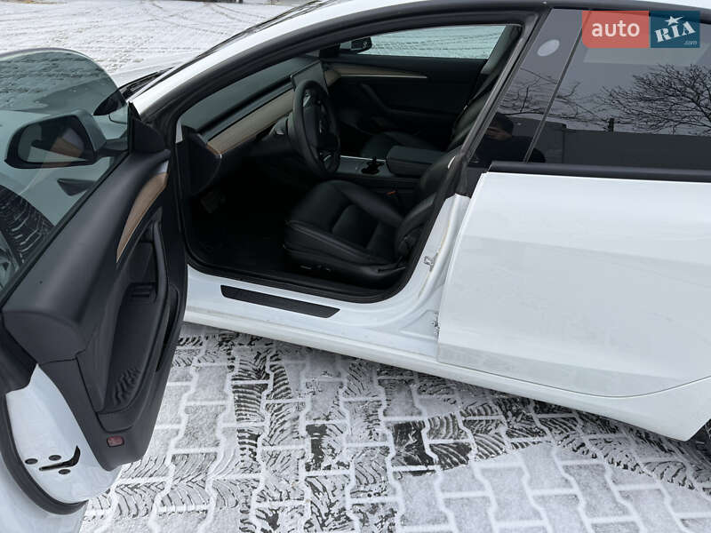 Седан Tesla Model 3 2021 в Николаеве