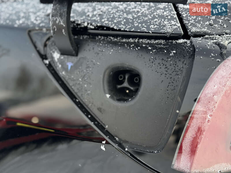 Седан Tesla Model 3 2022 в Умани