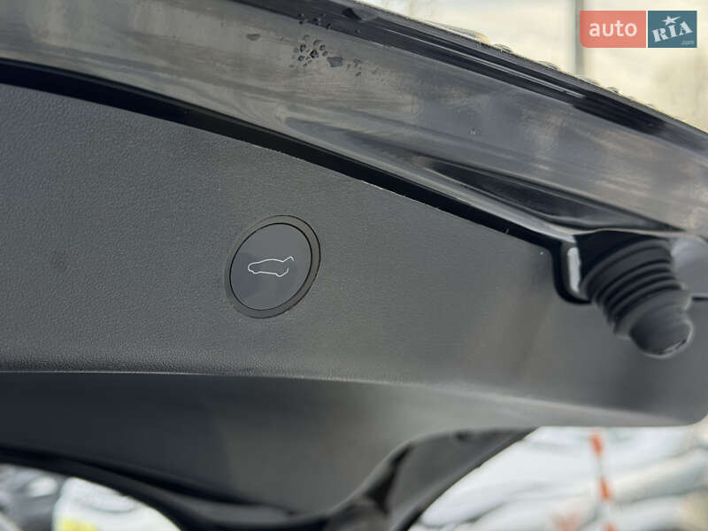 Седан Tesla Model 3 2022 в Умани