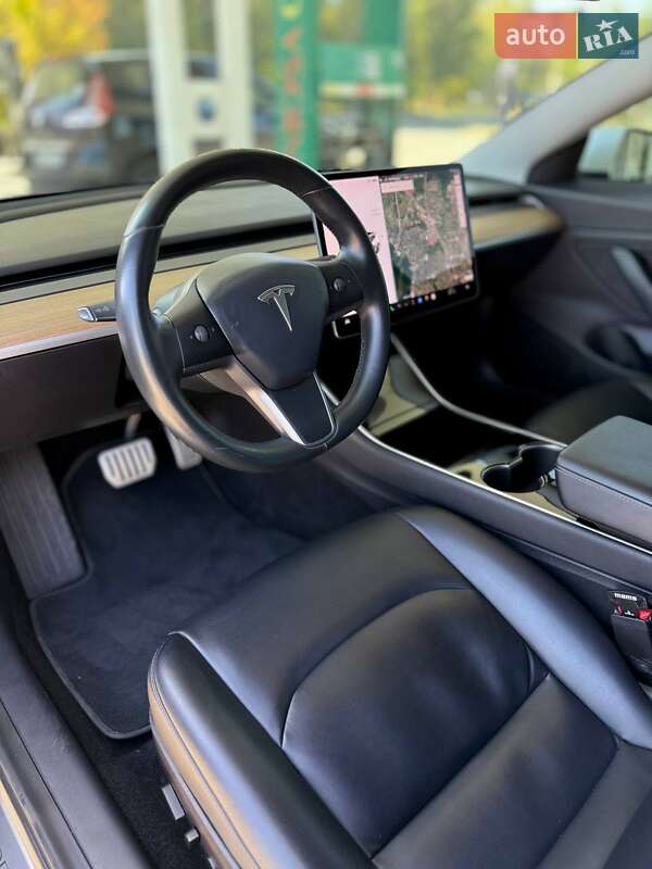 Седан Tesla Model 3 2019 в Днепре