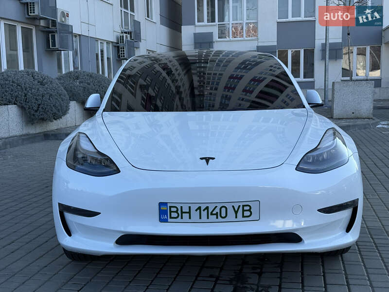 Седан Tesla Model 3 2023 в Одессе
