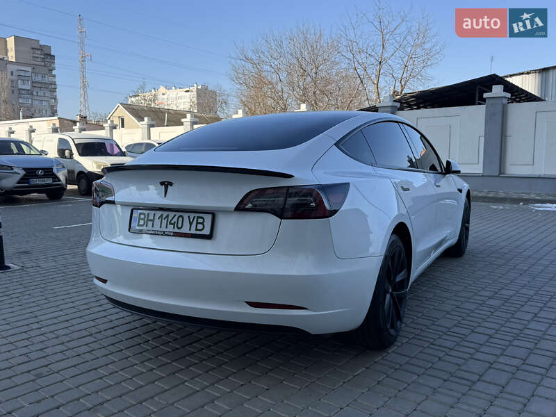 Седан Tesla Model 3 2023 в Одессе