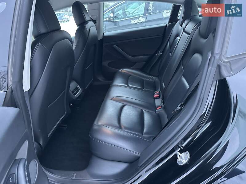 Седан Tesla Model 3 2022 в Рівному