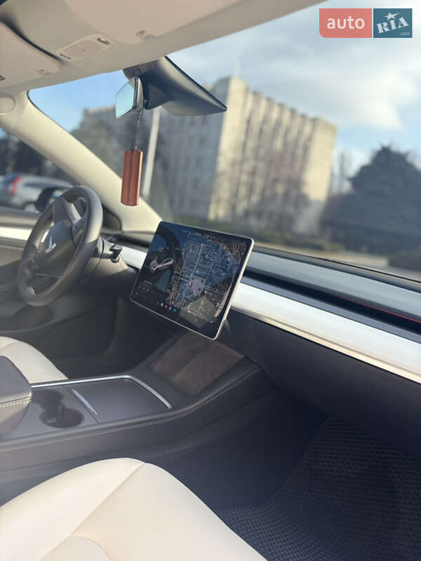 Седан Tesla Model 3 2021 в Кременчуге
